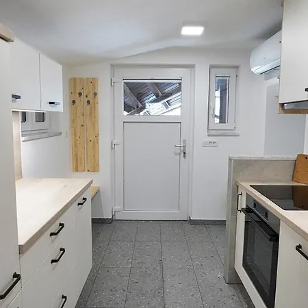 Pr'pek Apartment *